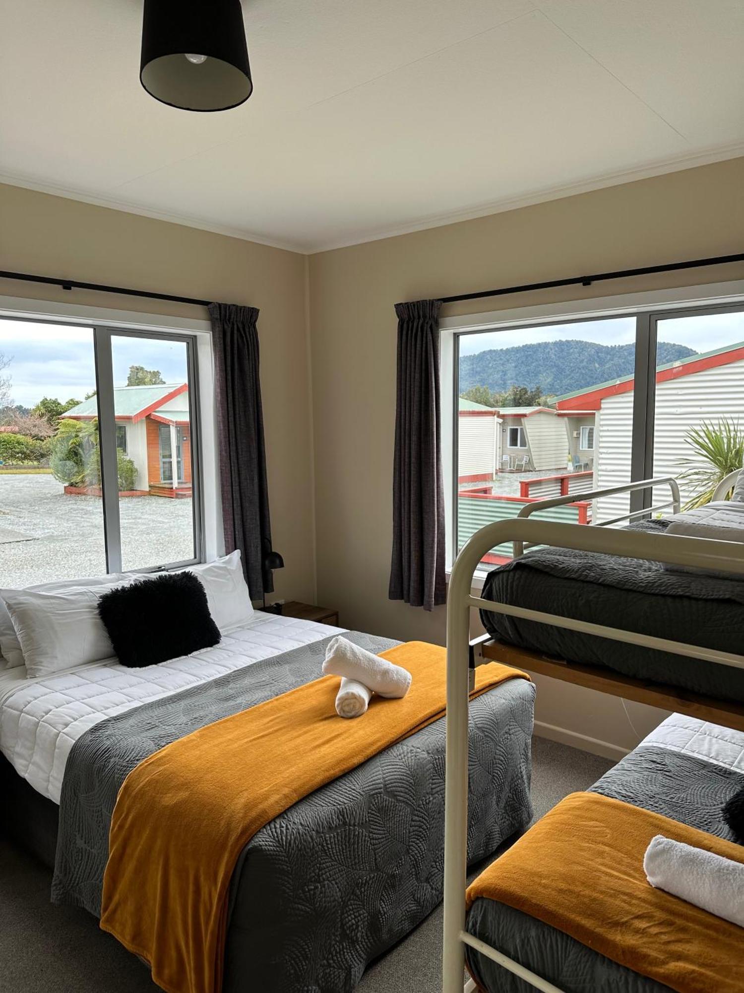 Franz Josef TOP 10 Holiday Park Exterior foto